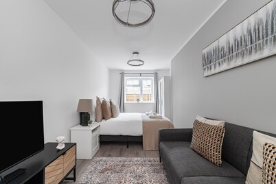 Spacious Room In Morden