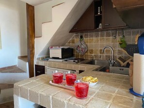 Réfrigérateur, micro-ondes, four