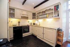 Refrigerador, microondas, horno y lavavajillas