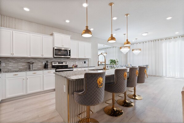 House | 10 bedrooms - Brand NEW Luxury 10bedrooms At Windsor Island (Davenport)