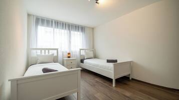 3 bedrooms, iron/ironing board, WiFi, bed sheets