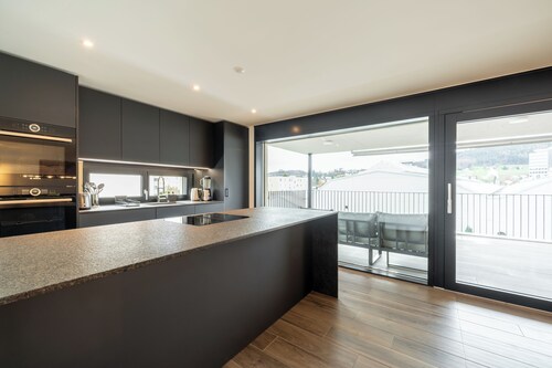 Swiss Living - High-Tech Kitchen, 1G WiFi, Balcony