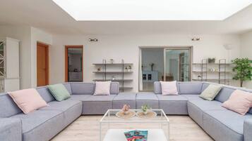 Villa (4 Bedrooms) | Interior
