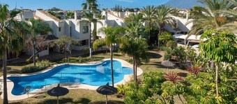 Stunning 2 BD Townhouse by Hostlovers