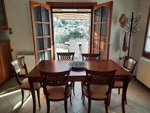 Dining - Ella's Sea View Villa, Greece, beachfront near Volos, BBQ, airy, family-friendly (Marathos,Agios Georgios)