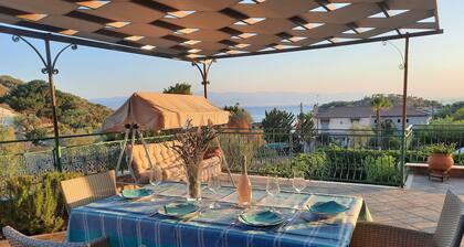 Ella's Sea View Villa, Greece, beachfront near Volos, BBQ, airy, family-friendly