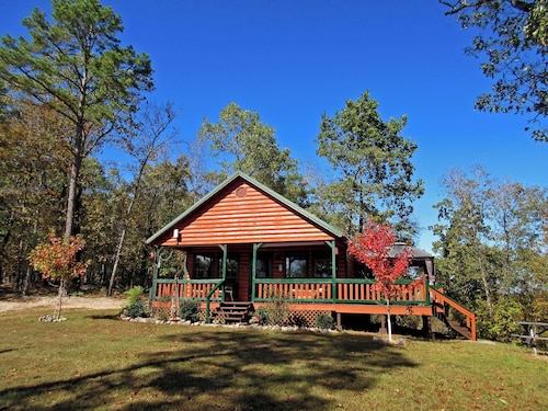 A Hasty Getaway: Cozy Cabin on 10 Private Acres! Pet-Friendly & Perfect for Two!
