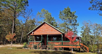 A Hasty Getaway: Cozy Cabin on 10 Private Acres! Pet-Friendly & Perfect for Two!