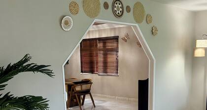 2 Queen Beds & 2 Bunk Beds located 1.5 miles from the beach.