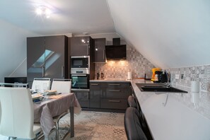 Fridge, microwave, oven, dishwasher - Île Saint Nicolas - Bel appt à 3km de la plage (Fouesnant)