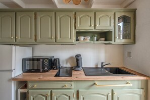 Fridge, microwave, oven, coffee/tea maker - Bright apartment in Marseille (Marseille)