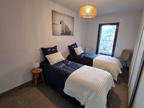 3 bedrooms, WiFi - New designer apt with stunning Briançon views (Briançon)