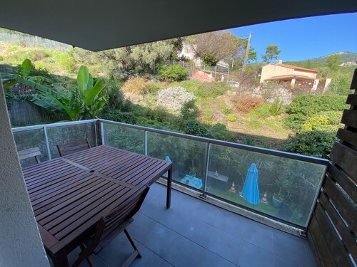 Beau T2 avec piscine - proche parc