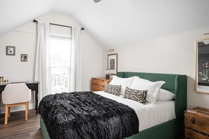 1 bedroom, desk, iron/ironing board, WiFi