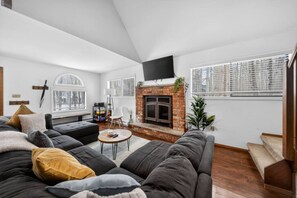 Unclassified image, 3 of 32, button