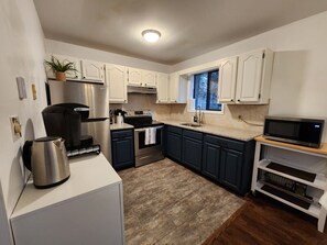 Fridge, microwave, oven, stovetop - Winamac Wood Retreat (Coolbaugh Township)