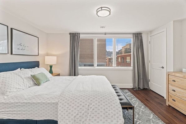 2 bedrooms, desk, iron/ironing board, WiFi