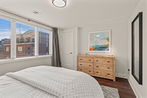 Skrivebord, strykejern/-brett, wi-fi og sengetøy