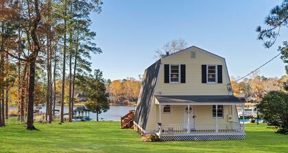 Lake Cottage in Chapin with Private Dock