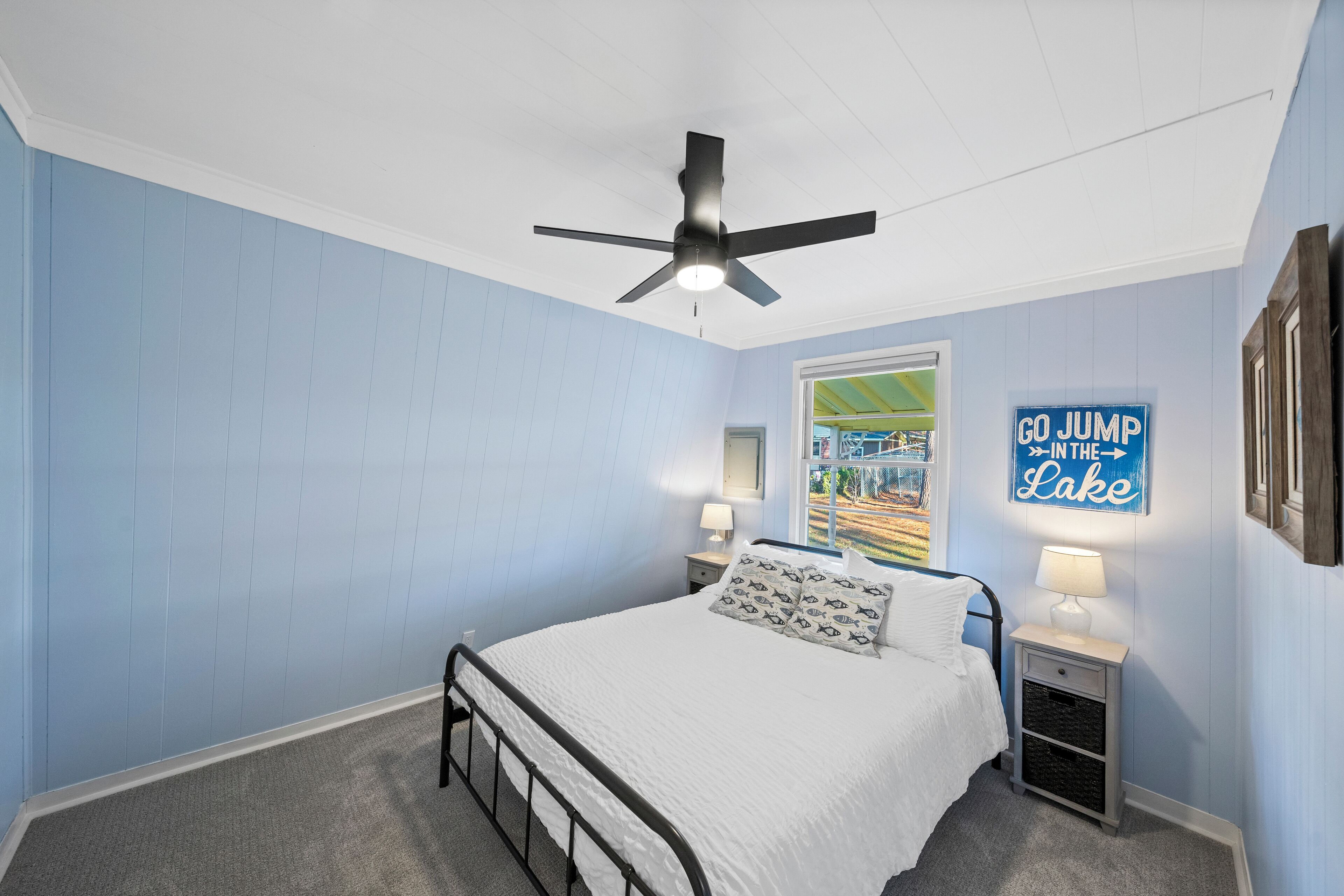 2 Schlafzimmer, Schreibtisch, Bügeleisen/Bügelbrett, Reisekinderbett