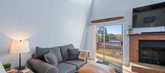 Lake Cottage in Chapin with Private Dock