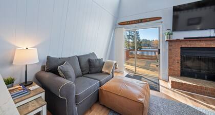 Lake Cottage in Chapin with Private Dock