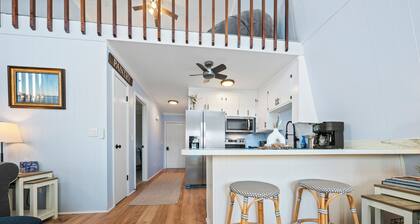 Lake Cottage in Chapin with Private Dock