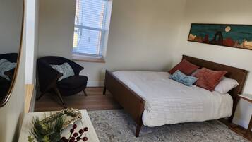 3 habitaciones, tabla de planchar con plancha, wifi y ropa de cama