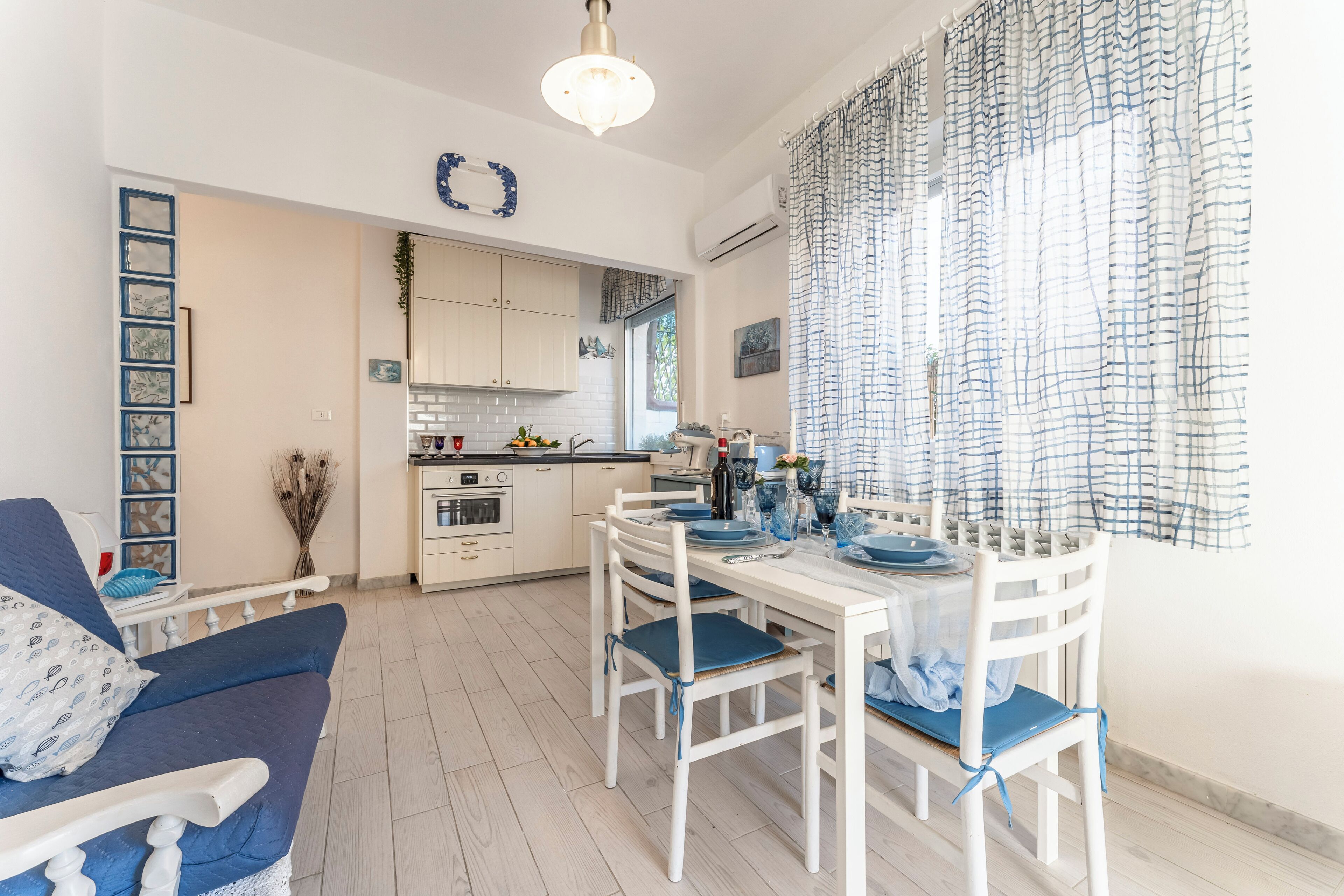 Rumah, patio, pemandangan kebun | Area keluarga | Televisi layar datar 32-inci dengan saluran TV kabel