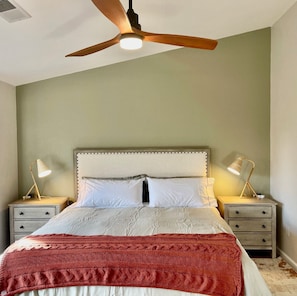 3 chambres, fer et planche à repasser, Wi-Fi, draps fournis