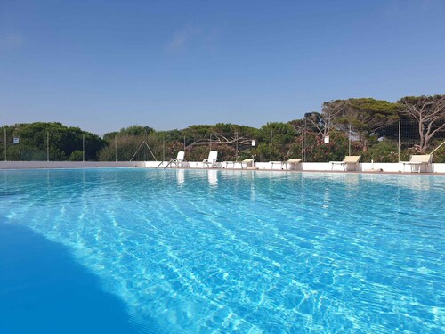 Mobilehome with air conditioning, pool and semi-covered wooden terrace
