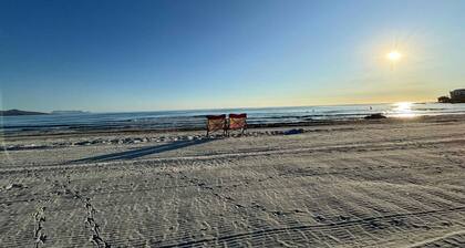 Mobilehome with air conditioning, terrace and pool