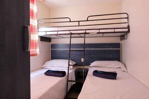 2 bedrooms, travel cot