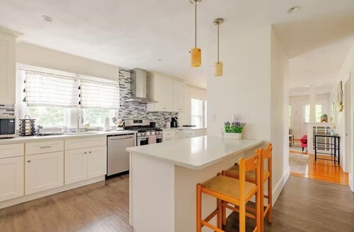 Amazing 3-bedroom apartment in East Watertown with Parking, WiFi, AC and More