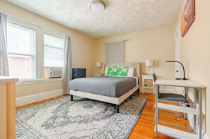 3 slaapkamers, een strijkplank/strijkijzer, wifi, beddengoed