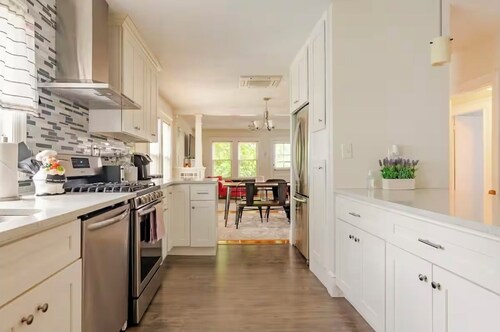 Amazing 3-bedroom apartment in East Watertown with Parking, WiFi, AC and More