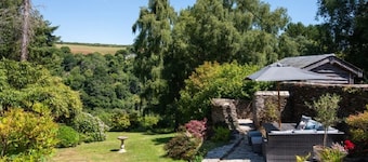 Hansel Cottage - dog friendly, character property close to beach, stunning views