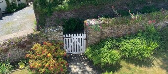 Hansel Cottage - dog friendly, character property close to beach, stunning views
