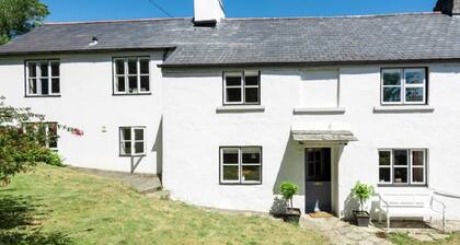 Hansel Cottage - dog friendly, character property close to beach, stunning views