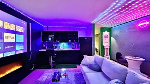 Smart TV, fireplace