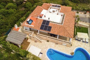 Exterior - Charming spacious villa, 200 m from the sea, swimming pool, garden, AC, wifi... (Marina de Son Ganxo)