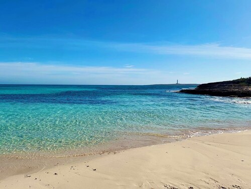 Charming spacious villa, 200 m from the sea, swimming pool, garden, AC, wifi...