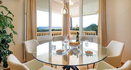 Charming spacious villa, 200 m from the sea, swimming pool, garden, AC, wifi...