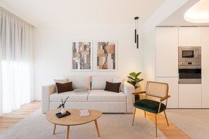 TV - GuestReady - Urban elegance in Porto (Porto)