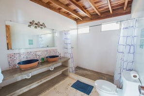 Dusche, Handtücher, Seife, Toilettenpapier