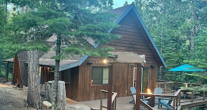 Cozy 3-Bedroom Cabin in Charming Arnold with WiFi, AC, Pac-Man Machine