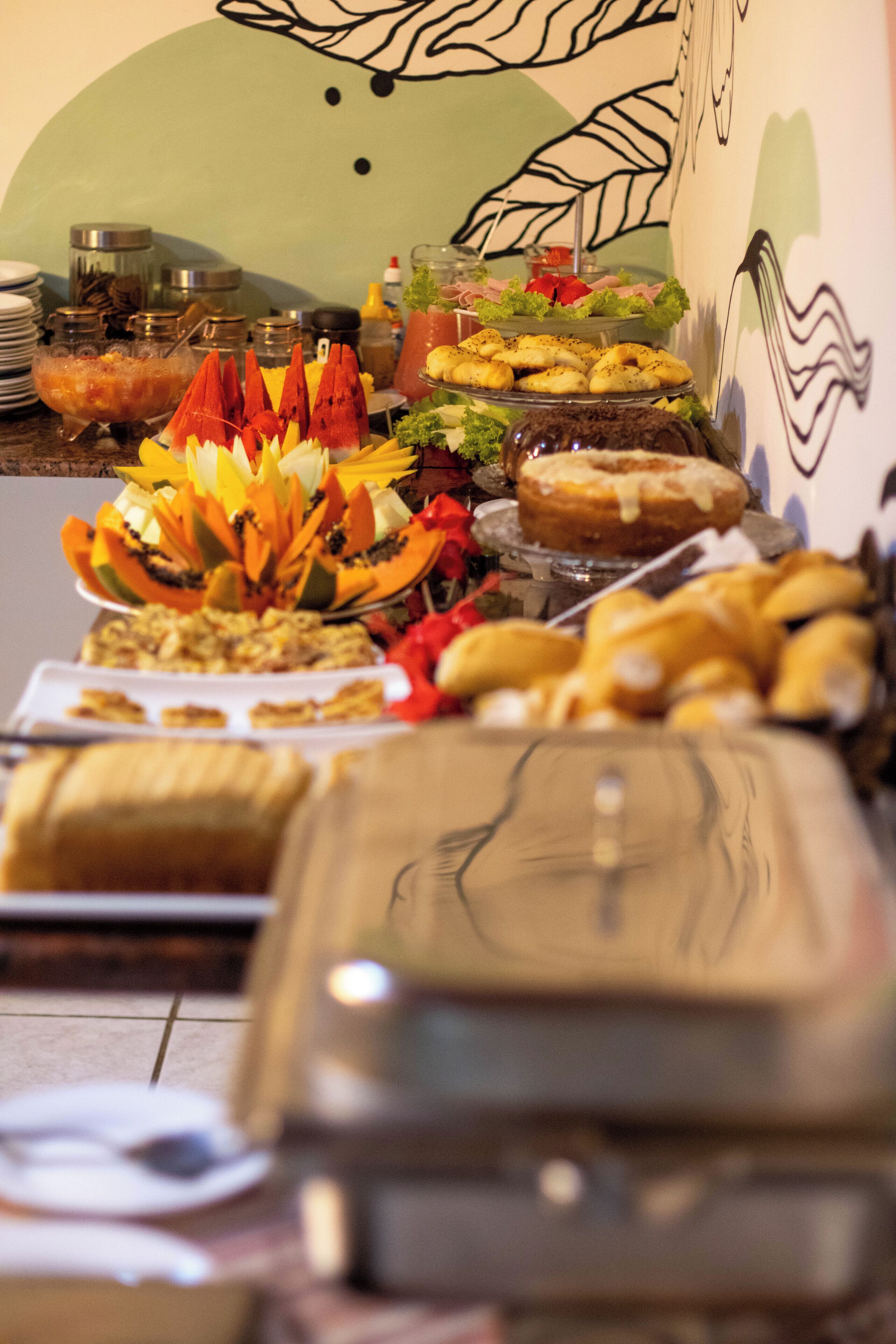 Café da manhã com buffet grátis todos os dias