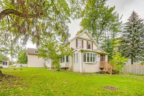 Shared Dormitory, 1 Bedroom, Smoking, Garden View | Front of property - Room-double Room 2 Brampton Toronto Cana (Brampton)