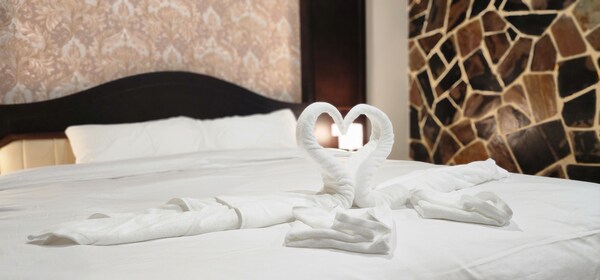 Arya Suites Patong Beach - Patong Beach