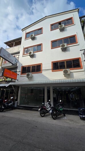 Front of property - Arya Suites Patong Beach (Patong)